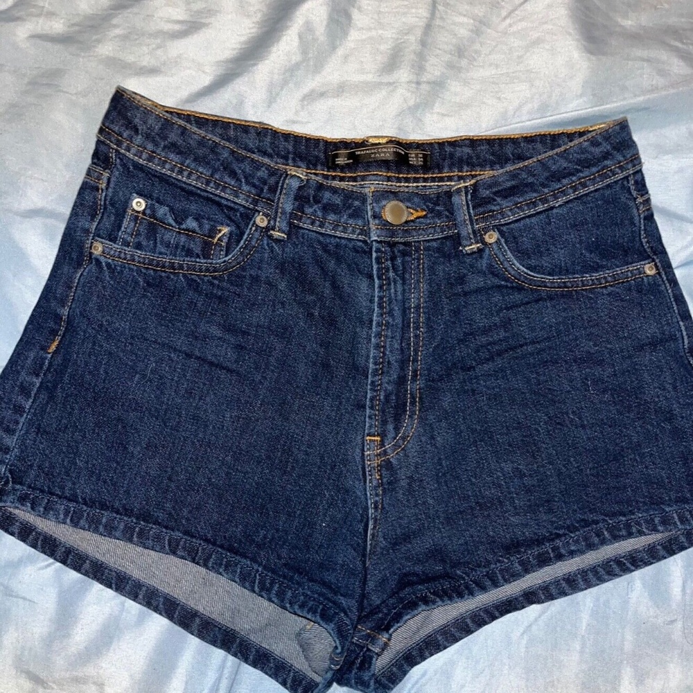 Dark denim Zara shorts size small/ US Size 04, EUR Size36  New without Tags